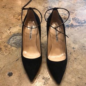 Manolo Blahnik black velvet pump